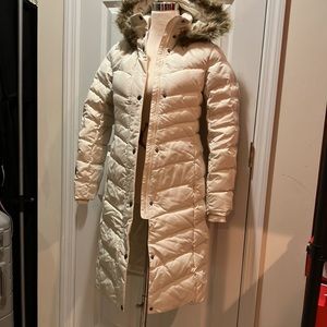 Brooks Brothers Cream Puffer Coat with Faux
Fur Hood Trim